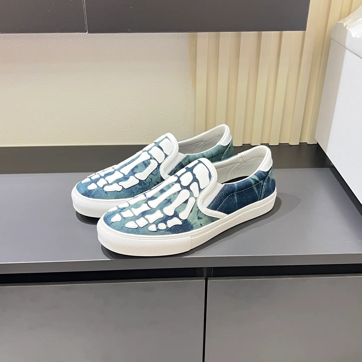 Men's shoes 💰p420, amiri The top purchasing agent for bone shoes 🔍🔍 is on sale at the men's counter at the same time. Cowhide is paired with 5D dynamic design style.